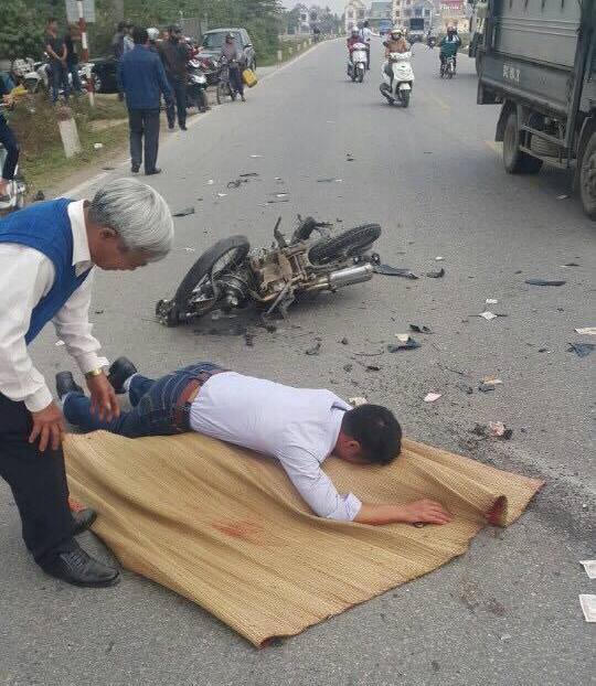 Hy hữu: Bị đắp chiếu vì tưởng chết sau tai nạn, người đàn ông bất ngờ tỉnh lại - Ảnh 1.