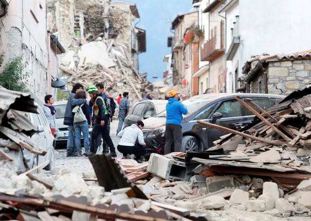 Động đất ở Italy: Ít nhất 73 người đã thiệt mạng, 81 người bị thương và hàng chục người vẫn đang mất tích - Ảnh 12.