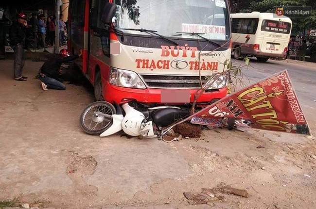 Xe buýt mất lái tông hàng loạt xe máy, một người đàn ông chết thảm - Ảnh 2.