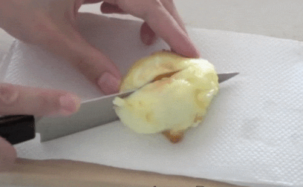 C&aacute;ch để l&agrave;m tempura trứng gi&ograve;n tan m&agrave; vẫn c&ograve;n nguy&ecirc;n l&ograve;ng đ&agrave;o - Ảnh 5.