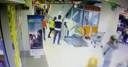 Malaysia: Bé gái 3 tuổi nguy kịch vì bị rơi từ thang cuốn ở trung tâm thương mại - Ảnh 2.