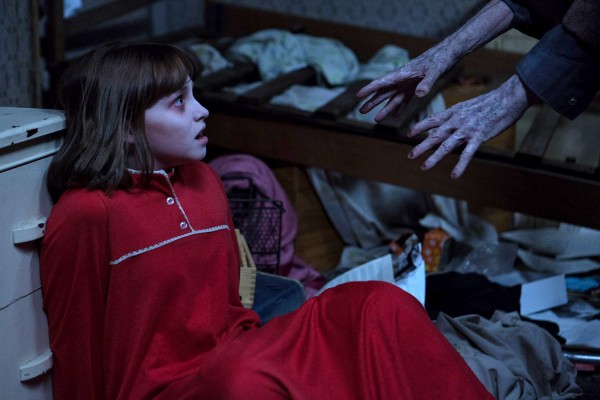 Bộ đôi trừ tà nhà Warren quyết một mất một còn với linh hồn tà ác trong The Conjuring 2 - Ảnh 2.