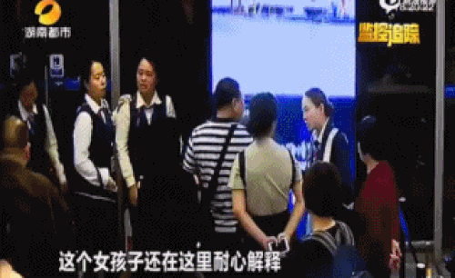 Kh&ocirc;ng đ&aacute;p ứng kịp y&ecirc;u cầu v&ocirc; l&yacute; của kh&aacute;ch h&agrave;ng, một nh&acirc;n vi&ecirc;n s&acirc;n bay bị đ&aacute;nh vỡ đầu - Ảnh 2.