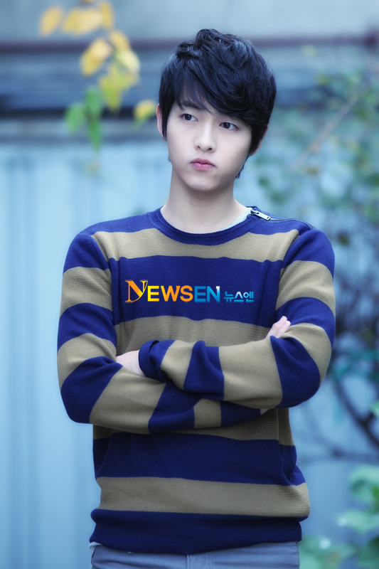 Mấu chốt phong c&aacute;ch gi&uacute;p Song Joong Ki lột x&aacute;c th&agrave;nh ch&agrave;ng qu&acirc;n nh&acirc;n hớp hồn fan nữ - Ảnh 6.