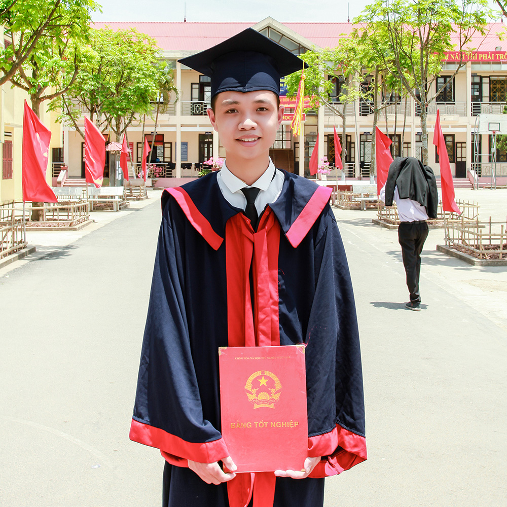 Chân dung cậu học trò Ninh Bình là thí sinh duy nhất đạt thủ khoa cả 3 khối thi - Ảnh 1.