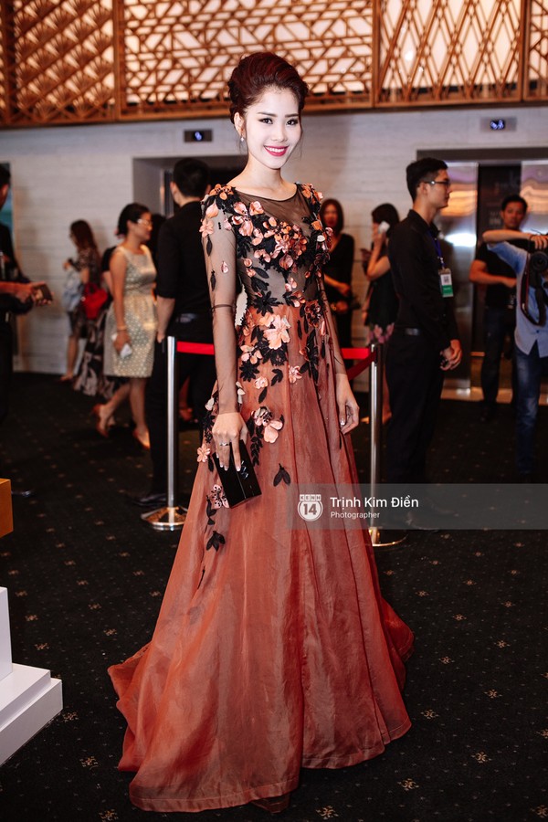 Sao chọn đồ đi sự kiện: Để mặc đẹp, cần biết cách mặc đồ văn minh - Ảnh 6. Sao chọn đồ đi sự kiện: Để mặc đẹp, cần biết cách mặc đồ văn minh - Ảnh 6.