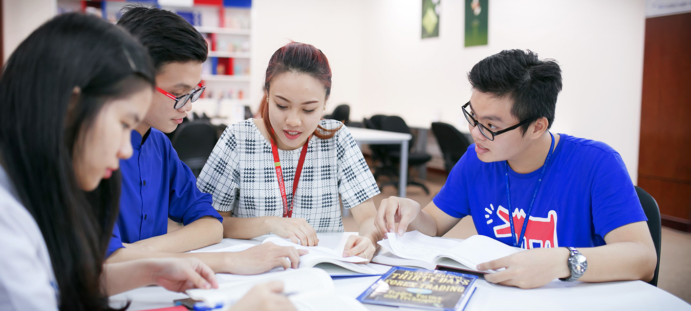 Giảng đường đại học c&oacute; g&igrave; kh&aacute;c? - Ảnh 3.