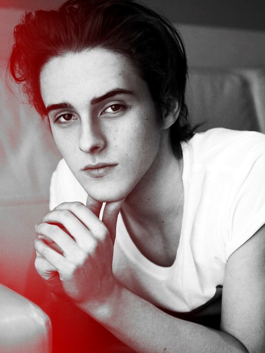 Ngắm loạt ảnh n&agrave;y đi, bạn sẽ phải m&ecirc; mẩn vẻ đẹp của em trai Emma Watson - Ảnh 14.