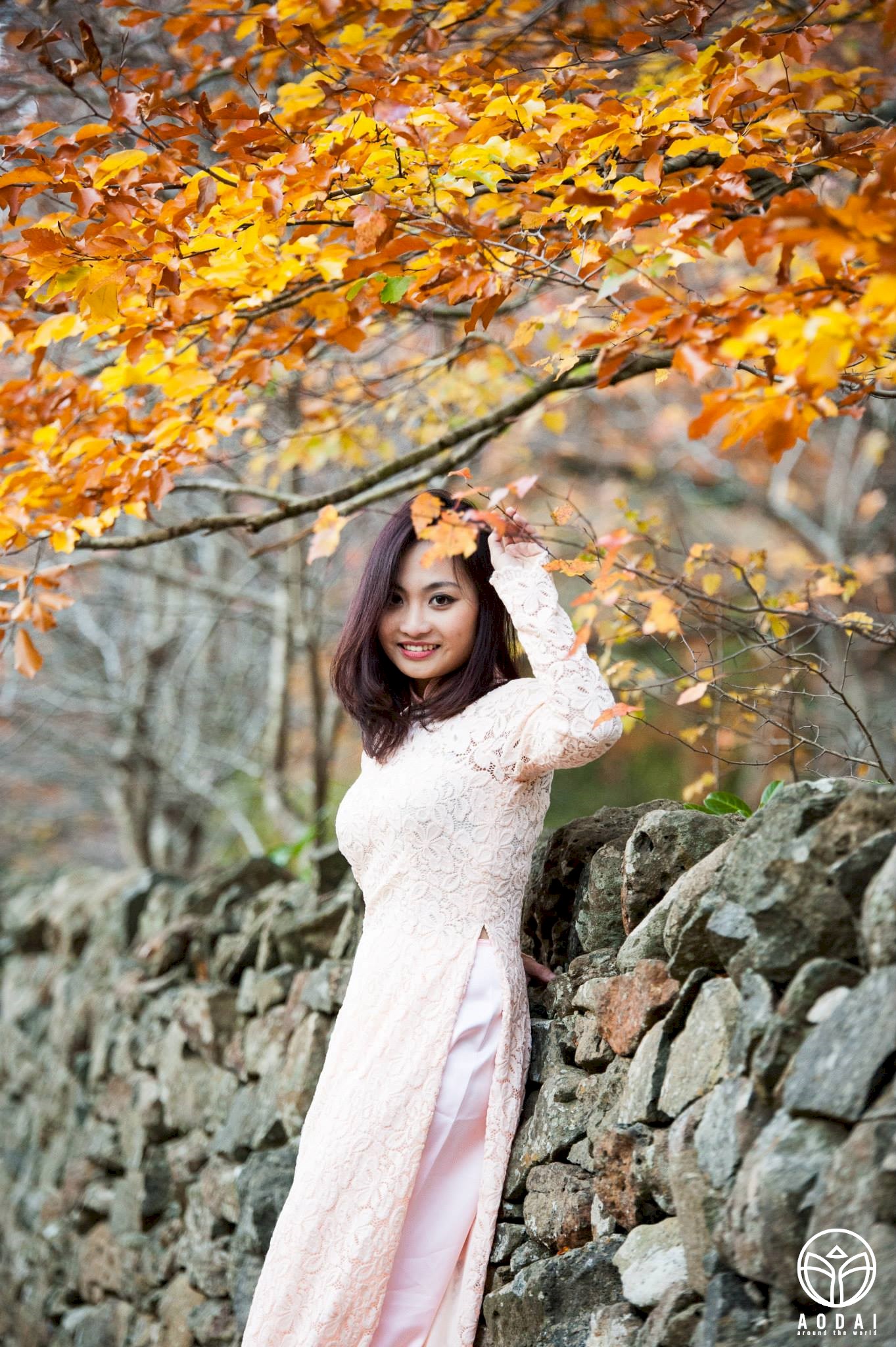 9X Việt xinh đẹp và dự án "check-in" áo dài trên toàn thế giới