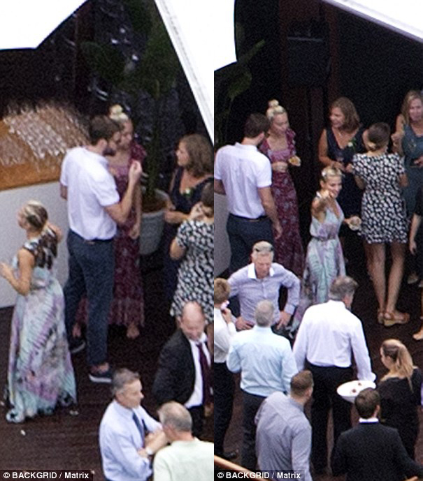 Miley Cyrus wears a feminine long dress to attend her friend's wedding with Liam Hemsworth - Photo 7.