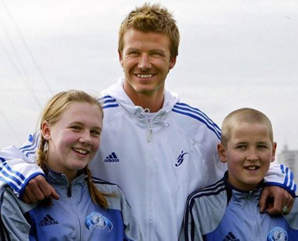 Harry Kane khoe ảnh chụp cùng Beckham và bạn gái hồi trẻ trâu - Ảnh 1.
