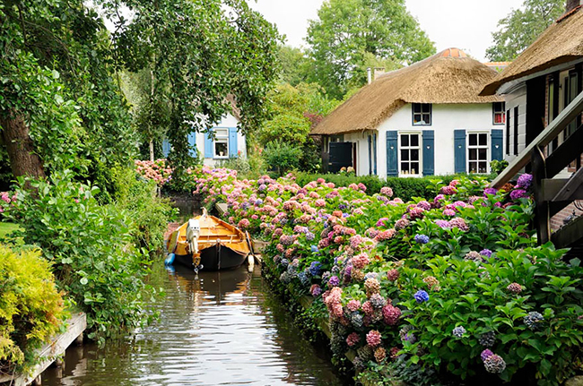 Ngẩn ngơ trước vẻ đẹp của Giethoorn, ngôi làng không lối đi tại Hà Lan - Ảnh 1.