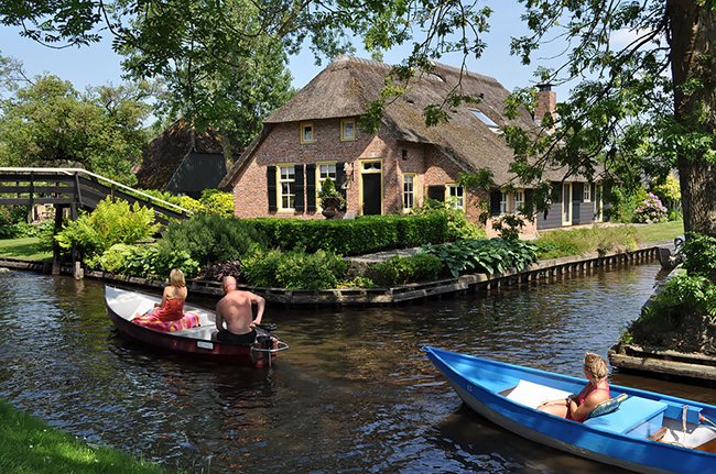 Ngẩn ngơ trước vẻ đẹp của Giethoorn, ngôi làng không lối đi tại Hà Lan - Ảnh 4.