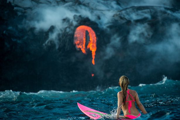 Dám lướt sóng gần núi lửa phun trào, đây chính là cô gái dũng cảm nhất hệ mặt trời - Ảnh 5.