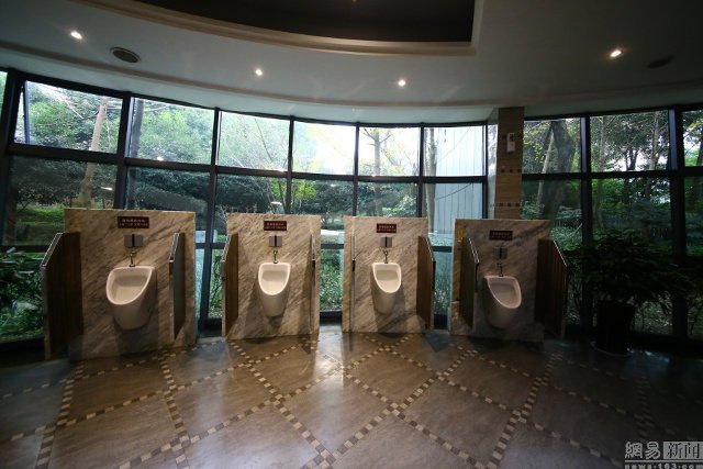 Trung Quốc xây nhà vệ sinh công cộng 5 sao cho người dân thoải mái ...