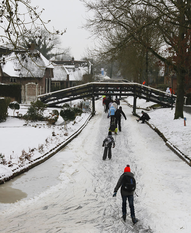 Ngẩn ngơ trước vẻ đẹp của Giethoorn, ngôi làng không lối đi tại Hà Lan - Ảnh 8.