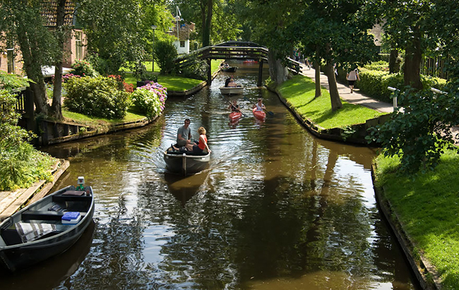 Ngẩn ngơ trước vẻ đẹp của Giethoorn, ngôi làng không lối đi tại Hà Lan - Ảnh 5.