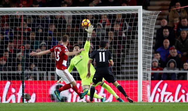 Cựu thủ m&ocirc;n Barca cản ph&aacute; hay nhất v&ograve;ng 12 Premier League - Ảnh 6.