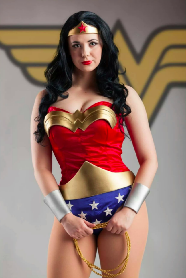 18 tác phẩm cosplay Wonder Woman còn ấn tượng hơn cả trong phim - Ảnh 2.