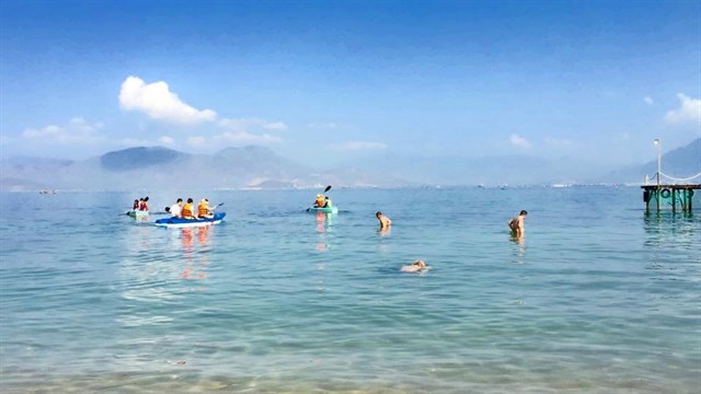 Đến Nha Trang, muốn mới lạ và không gặp cảnh đông kín thì tới 3 nơi này! - Ảnh 13.