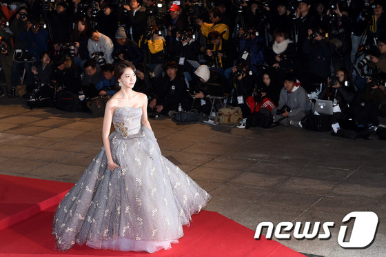 Thảm đỏ Asia Artist Awards: Chi Pu nổi bật, Yoona o ép vòng một bên nữ thần Suzy - Ảnh 12.