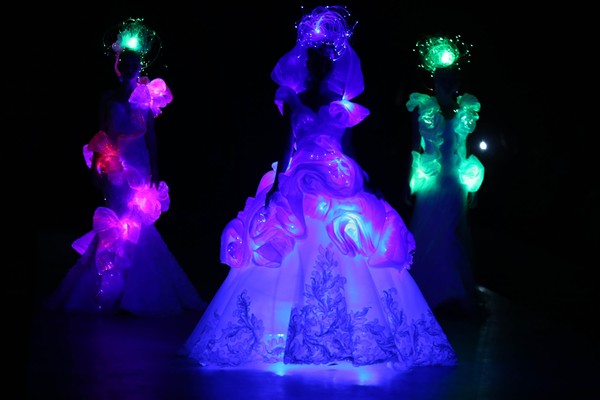 Tuần lễ thời trang quốc tế Việt Nam: Bỏ lỡ những điều n&agrave;y th&igrave; quả l&agrave; ph&iacute;! - Ảnh 23.