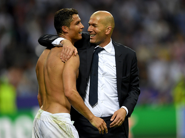 Zidane v&agrave; sự l&atilde;ng mạn của ngai v&agrave;ng - Ảnh 3.