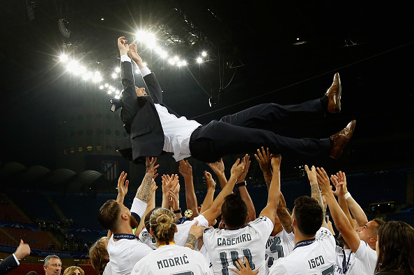 Zidane v&agrave; sự l&atilde;ng mạn của ngai v&agrave;ng - Ảnh 4.
