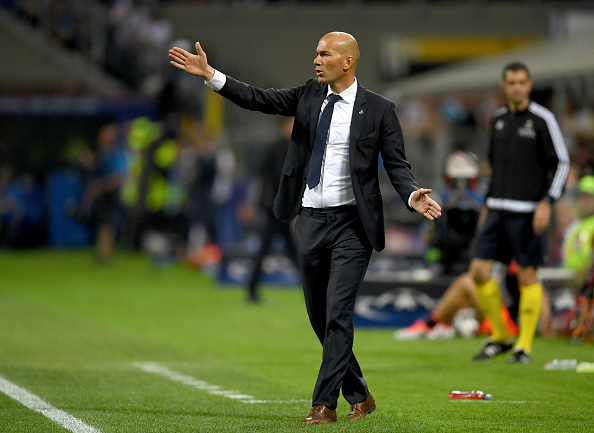 Zidane v&agrave; sự l&atilde;ng mạn của ngai v&agrave;ng - Ảnh 1.