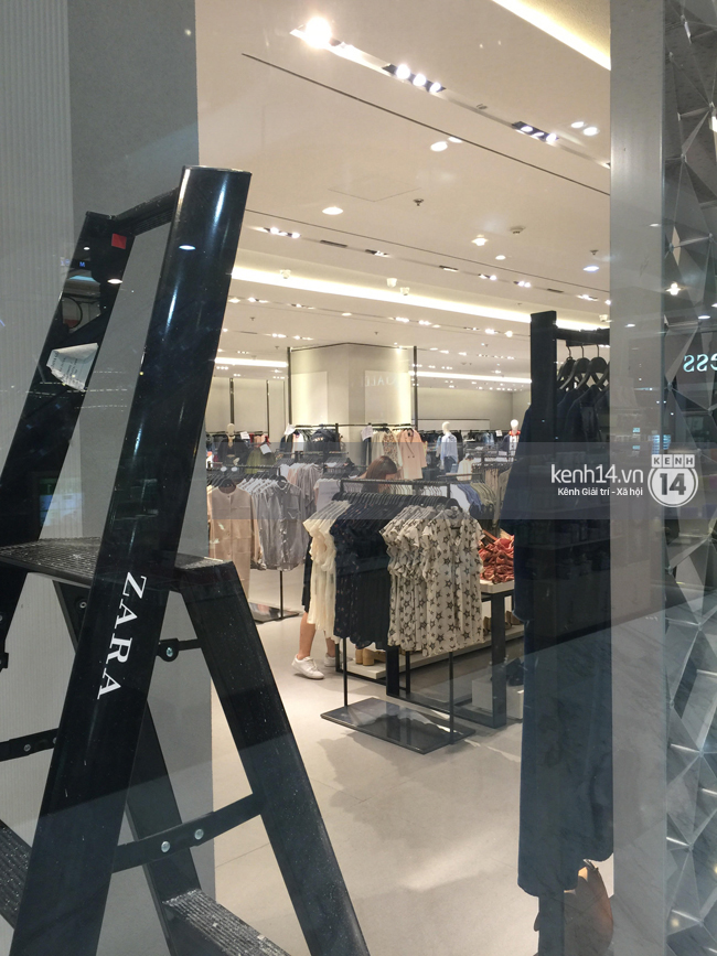 Chùm ảnh: Store Zara ở Sài Gòn đã sẵn sàng cho sáng mai khai trương chính thức! - Ảnh 16.