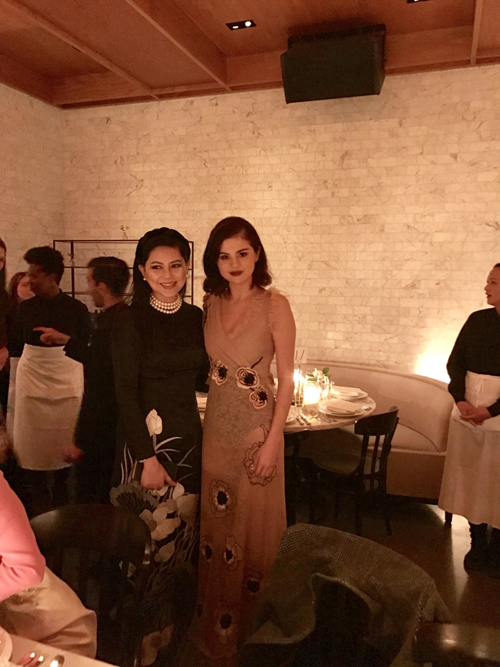Bố mẹ chồng Tăng Thanh H&agrave; dự tiệc thời trang chuẩn si&ecirc;u sao c&ugrave;ng Selena Gomez  - Ảnh 1.