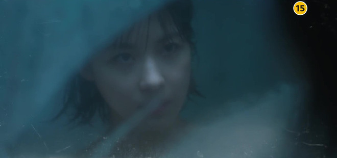 Ha Ji Won khoe th&acirc;n h&igrave;nh gợi cảm với cảnh tắm trong phim mới - Ảnh 3.