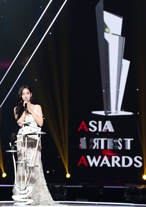 Lọt vào một khung hình tại Asia Artist Awards, top mỹ nhân Kbiz đẹp đến mức khiến fan đau đầu không biết ai hơn - Ảnh 17.