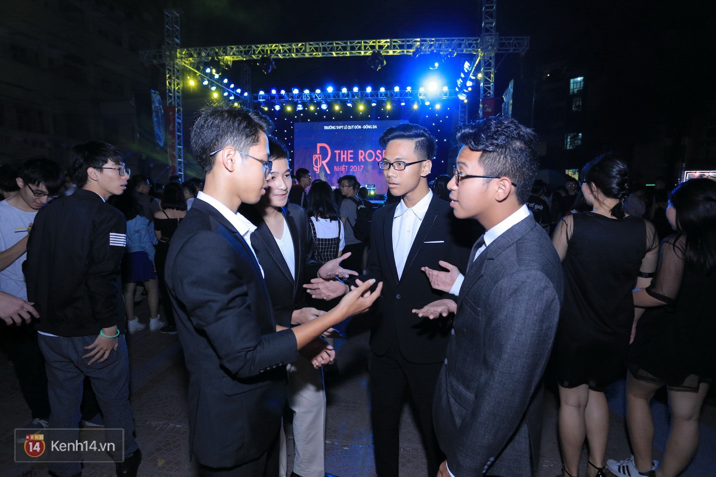 Trai xinh gái đẹp trường Lê Quý Đôn (Hà Nội) quẩy tưng bừng trong prom chào mừng 20/11 - Ảnh 4. Trai xinh gái đẹp trường Lê Quý Đôn (Hà Nội) quẩy tưng bừng trong prom chào mừng 20/11 - Ảnh 4.