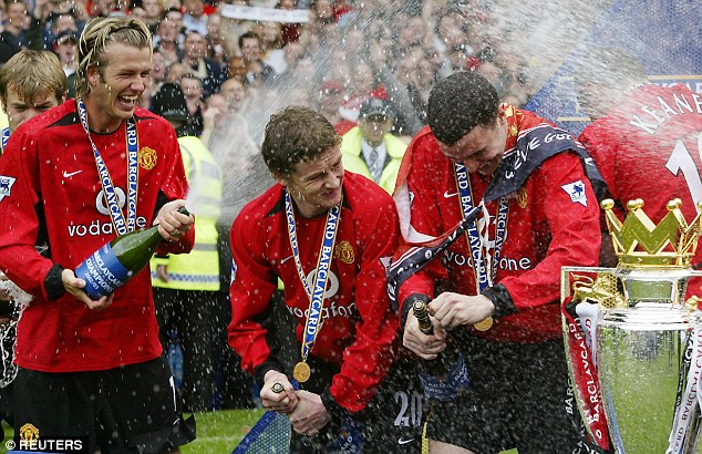 Ole Gunnar Solskjaer: S&aacute;t thủ c&oacute; gương mặt trẻ thơ - Ảnh 3.
