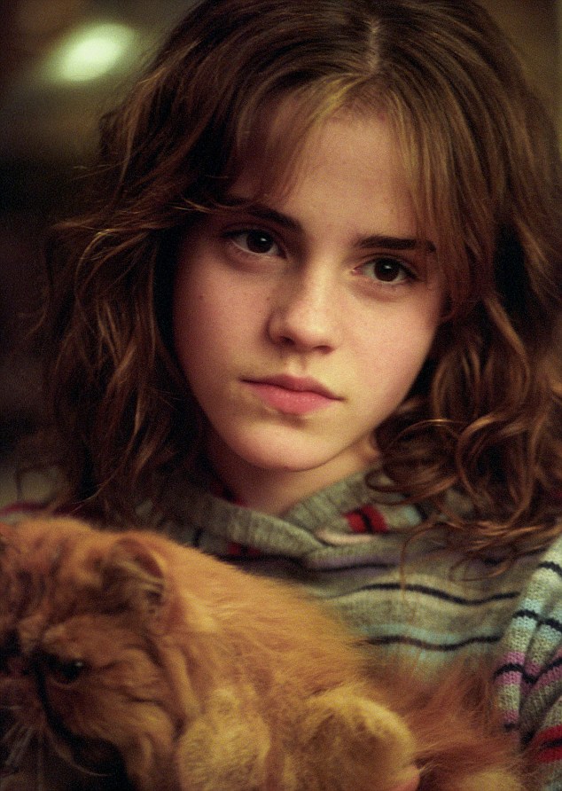 Emma Watson bất ngờ bán nude táo bạo, hoàn toàn lột xác khỏi hình ảnh Hermione! - Ảnh 2.