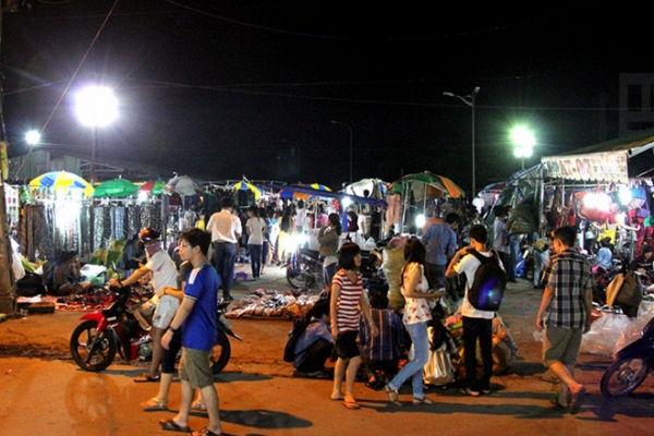 Chợ đêm làng đại học - nơi gắn bó kỷ niệm của một thế hệ sinh viên Sài Gòn sắp đóng cửa - Ảnh 4.