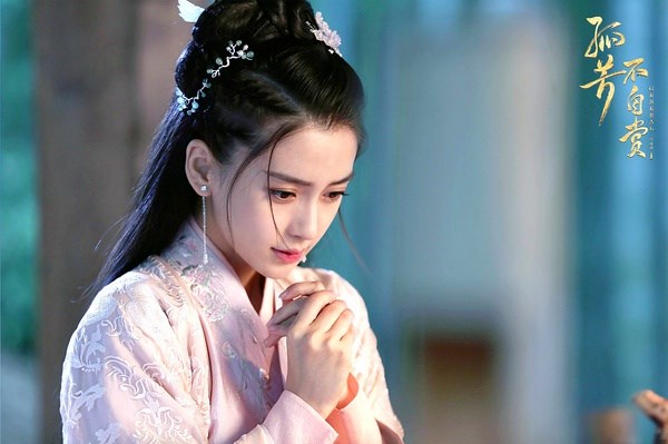 Đạo diễn C&ocirc; Phương Bất Tự Thưởng hối hận v&igrave; mời Angela Baby? - Ảnh 1.
