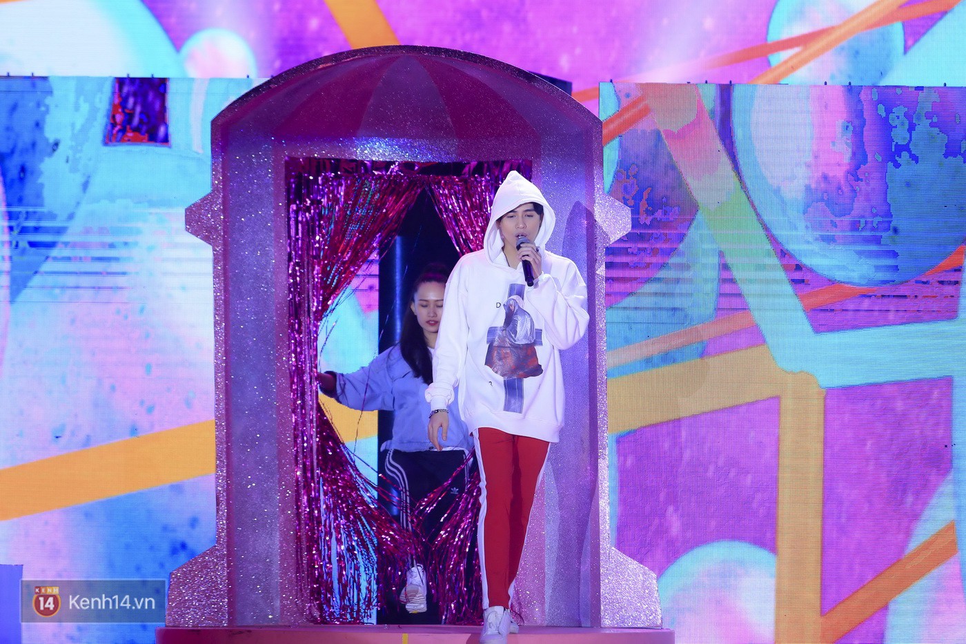Noo Phước Thịnh tập trung cao độ cho buổi tổng duyệt chính thức trước thềm liveshow kỉ niệm 9 năm ca hát - Ảnh 5. Noo Phước Thịnh tập trung cao độ cho buổi tổng duyệt chính thức trước thềm liveshow kỉ niệm 9 năm ca hát - Ảnh 5.