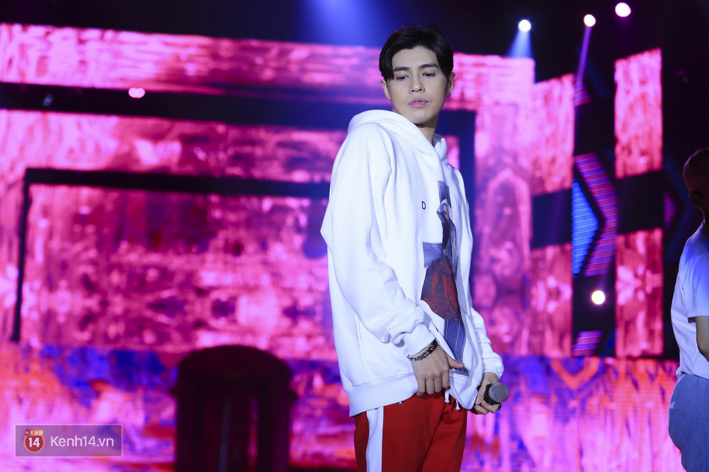 Noo Phước Thịnh tập trung cao độ cho buổi tổng duyệt chính thức trước thềm liveshow kỉ niệm 9 năm ca hát - Ảnh 3. Noo Phước Thịnh tập trung cao độ cho buổi tổng duyệt chính thức trước thềm liveshow kỉ niệm 9 năm ca hát - Ảnh 3.