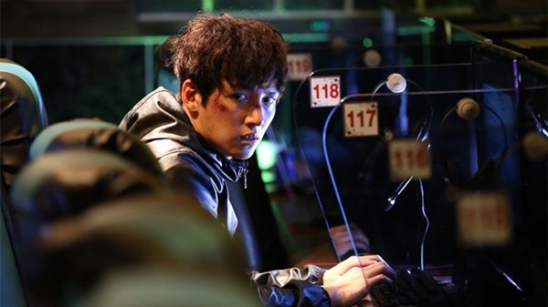 Đ&aacute;nh game t&agrave;i t&igrave;nh như Ji Chang Wook ở Th&agrave;nh Phố Ảo mới mong ng&agrave;y rửa tội - Ảnh 2.