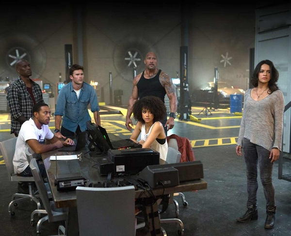 Phim của Địch Lệ Nhiệt Ba kh&oacute;c r&ograve;ng v&igrave; bị Fast & Furious 8 đ&egrave; bẹp - Ảnh 3.