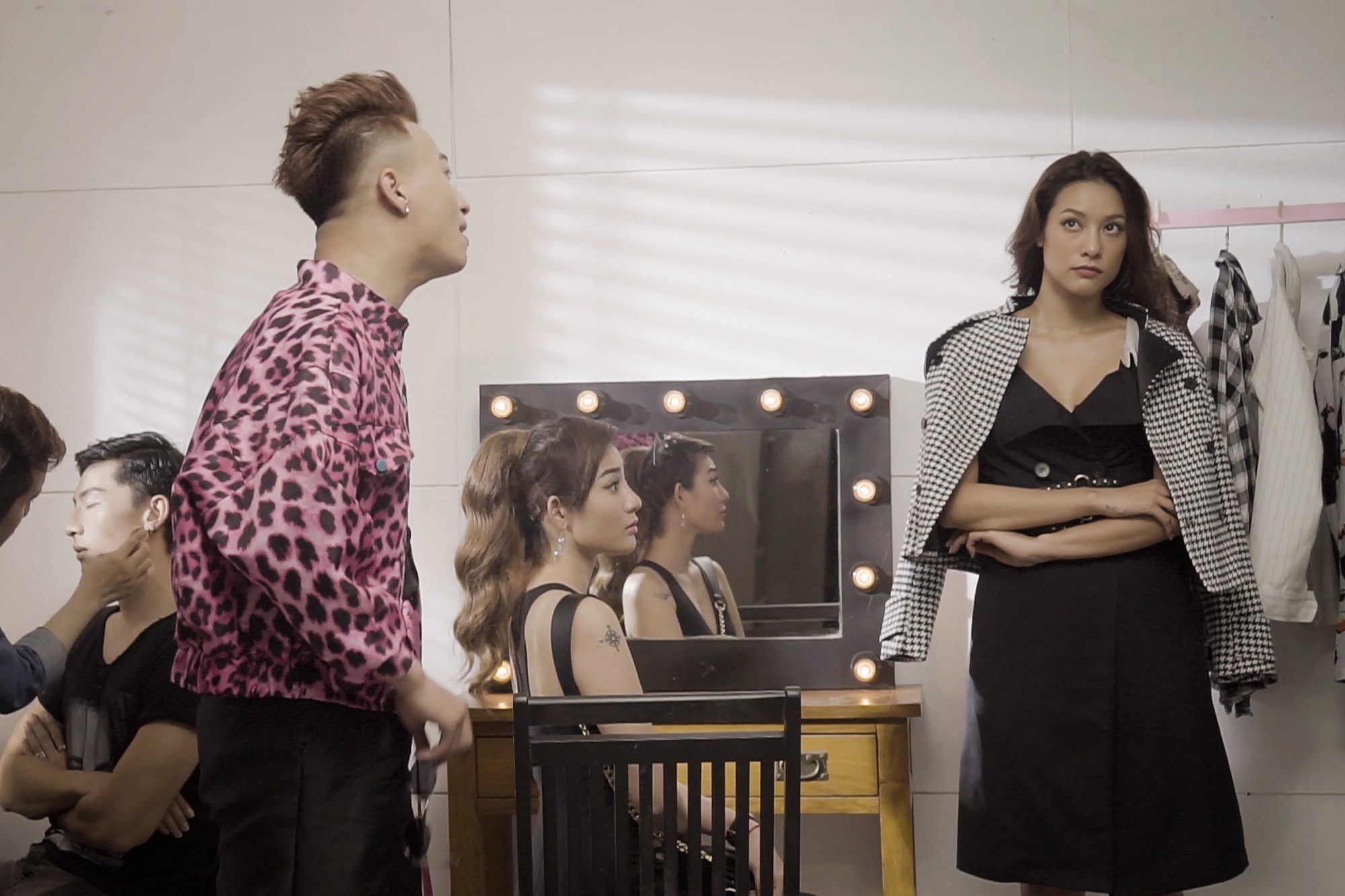 Lilly Nguyễn bắt bài vụ án chăn rau sạch trong Lật mặt showbiz - Ảnh 4. Lilly Nguyễn bắt bài vụ án chăn rau sạch trong Lật mặt showbiz - Ảnh 4.