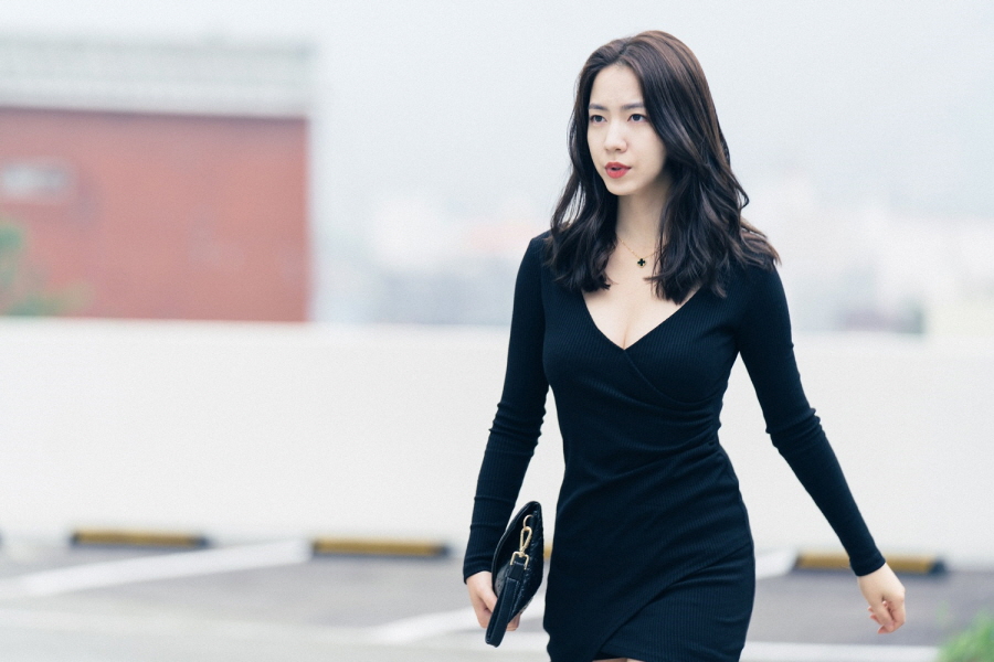 Chó Điên: Ngoài vòng một triệu view của Hwayoung thì phim có gì? - Ảnh 3. Chó Điên: Ngoài vòng một triệu view của Hwayoung thì phim có gì? - Ảnh 3.