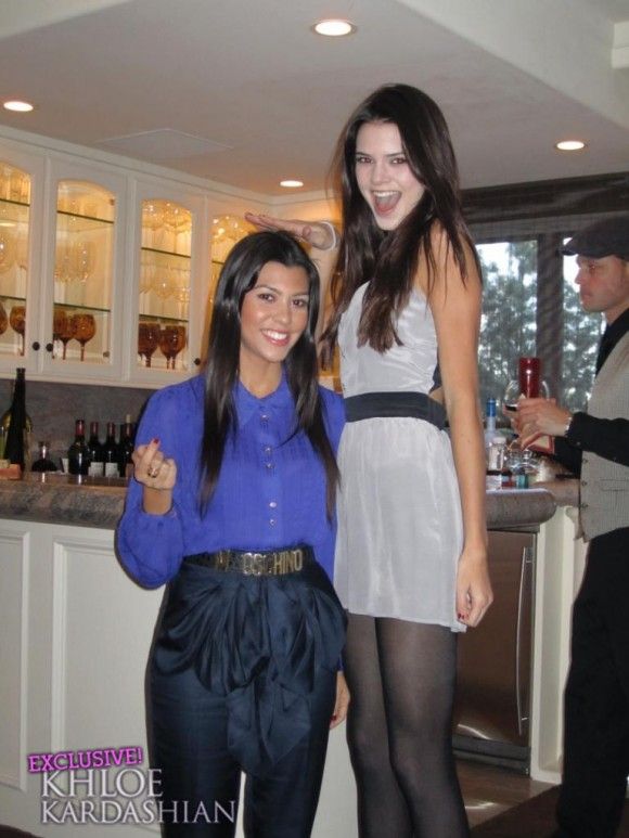 Nếu cao 1m55, bạn sẽ thành một mẩu tí hon khi đi cạnh Kendall Jenner! - Ảnh 8.