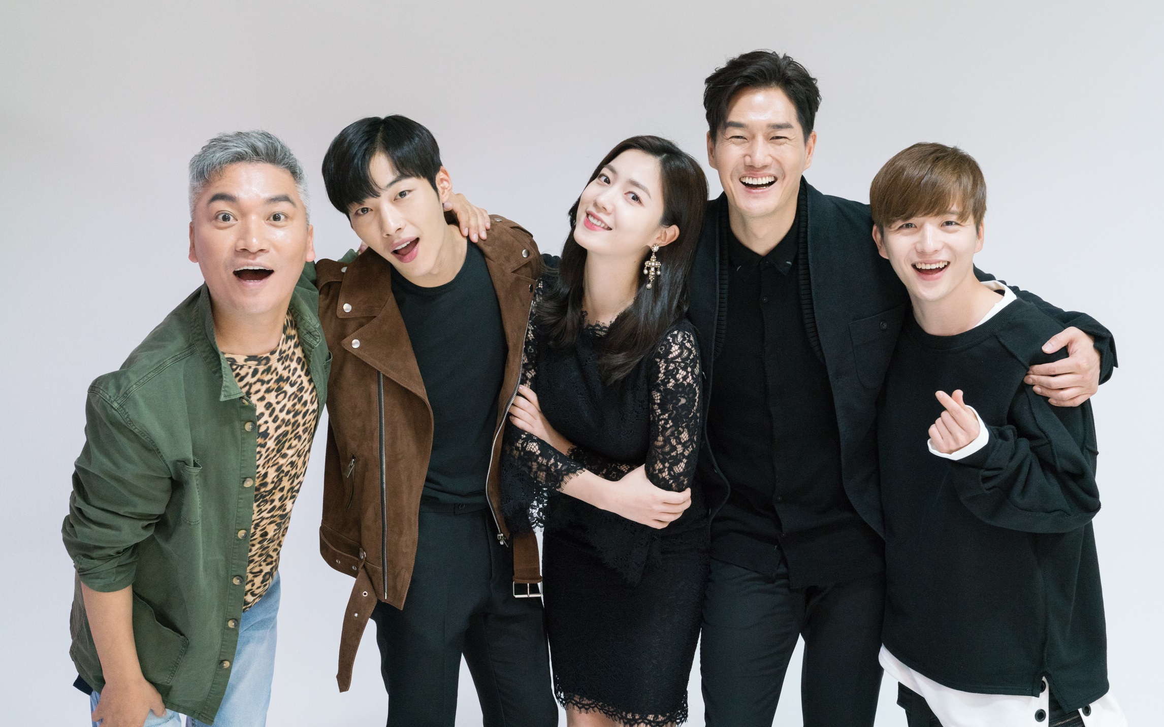 Chó Điên: Ngoài vòng một triệu view của Hwayoung thì phim có gì? - Ảnh 7. Chó Điên: Ngoài vòng một triệu view của Hwayoung thì phim có gì? - Ảnh 7.