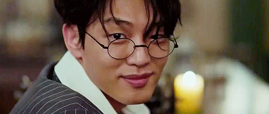 Đ&acirc;y l&agrave; l&iacute; do fan muốn tặng Yoo Ah In thuốc mọc t&oacute;c si&ecirc;u nhanh! - Ảnh 8.