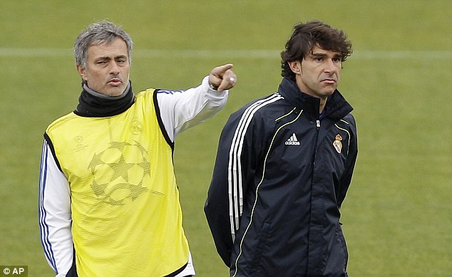 Mourinho l&agrave; HLV số 1 thế giới, kh&ocirc;ng phải Guardiola - Ảnh 2.