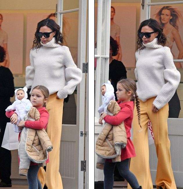 Harper Beckham thắt tóc bím đáng yêu, ôm búp bê đi mua sắm cùng mẹ - Ảnh 2.