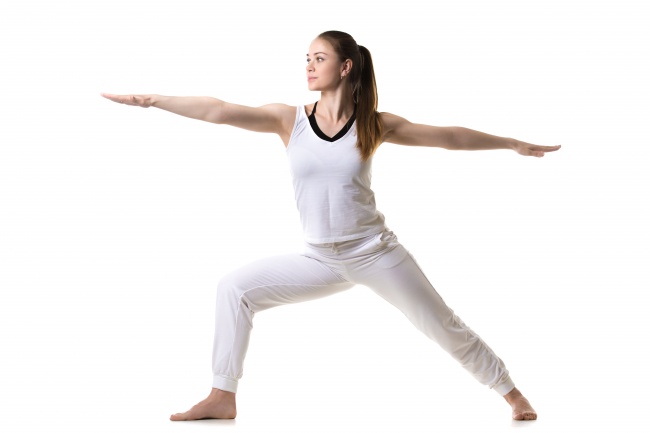 Mách bạn nữ trọn bộ bí kíp 7 thế yoga giúp ngực không chảy xệ - Ảnh 1.